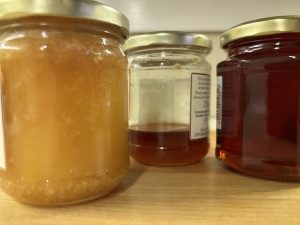 Barattoli di varie tipologie di miele - Riciblog