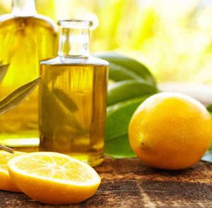  Olio aromatizzato al limone fatto in casa - Riciblog