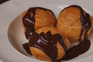 Bignè con crema pasticcera avanzata e cioccolato – Riciblog