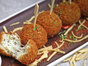 Polpette con risotto ai funghi avanzato e taleggio - Riciblog